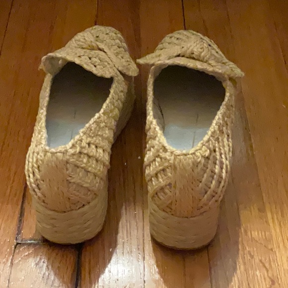 Dolce Vita Tan woven raffia sneakers - Picture 4 of 5